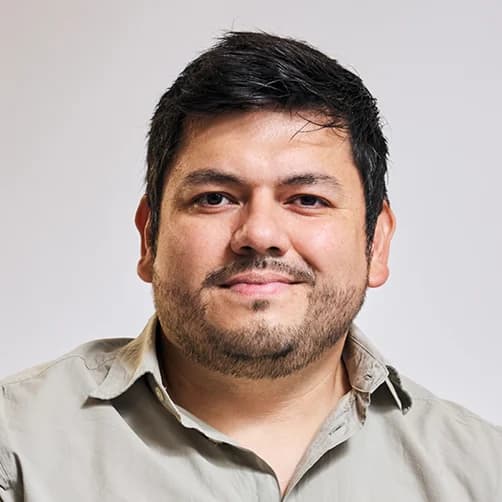 Juan - Dueño salón de belleza