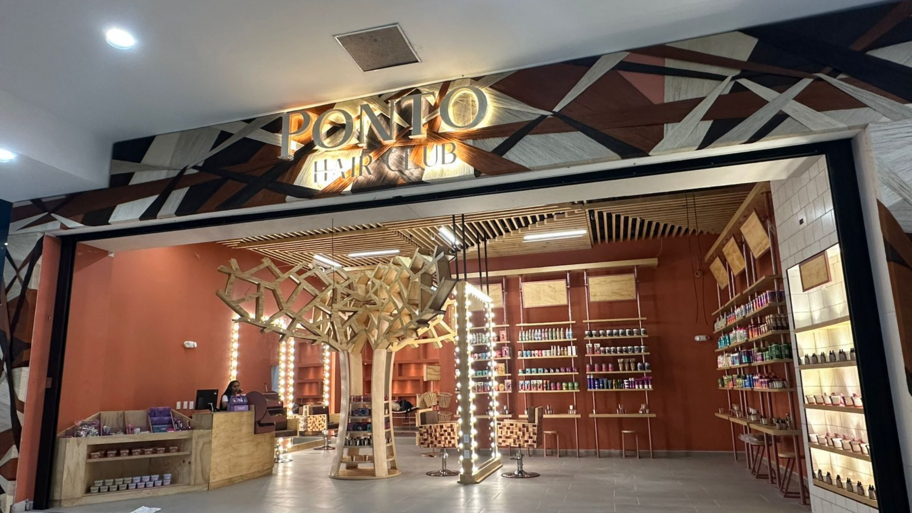 Ponto Hair Club interior